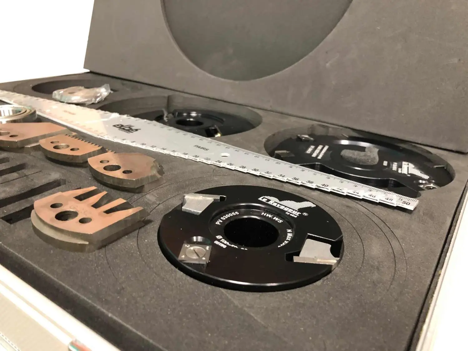 LE RAVAGEUR - Coffret Toupilleur L'Incontournable Alésage 30 - Hauteur 50 - Portes-Outils - Fraise à Rainer Ext. - Fers – Image 7